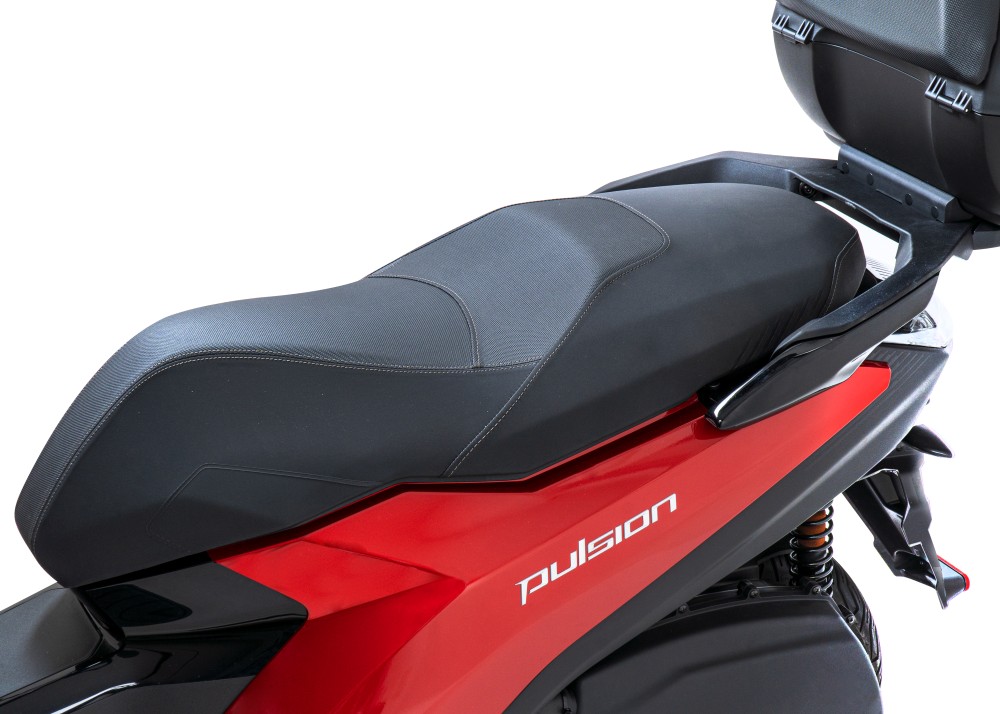 pulsion-125-allure-red-ultimate-detail-seat-hd.jpg